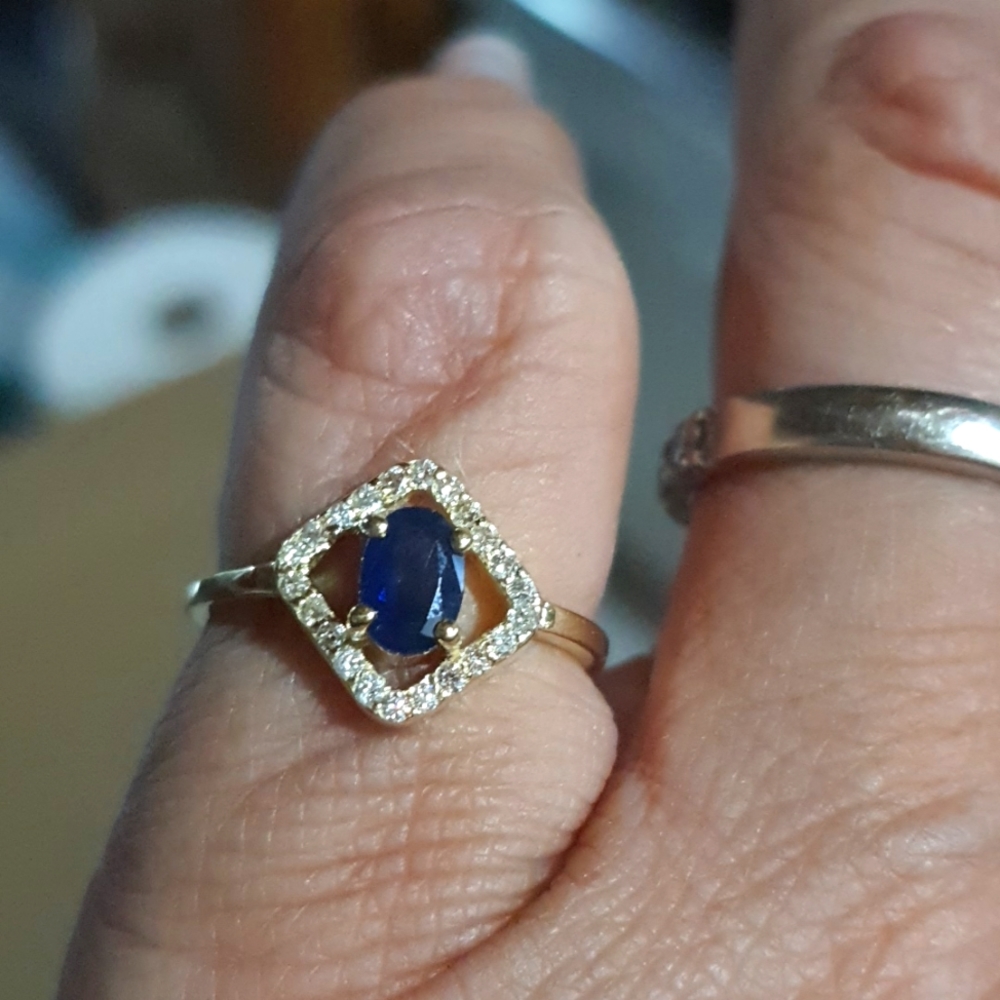 #813~18K GOLD SAPPHIRE RING
